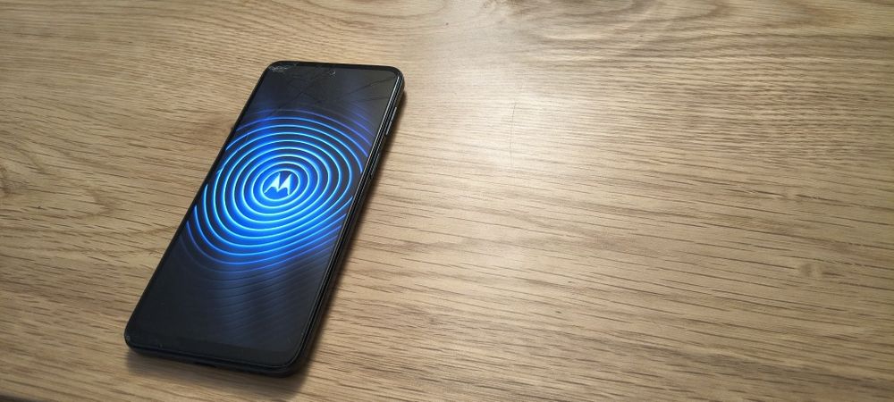 Motorola moto e42 4/128 plus etui