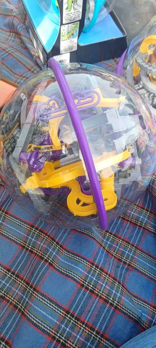 Zręcznościowa gra perplexus w kolorze fioletowym