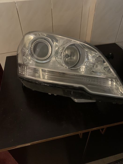 Права фара з ксеноном до мерседес МЛ 164 рейсталингова