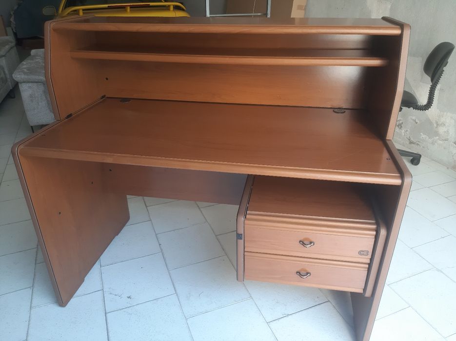 Secretária em cerejeira