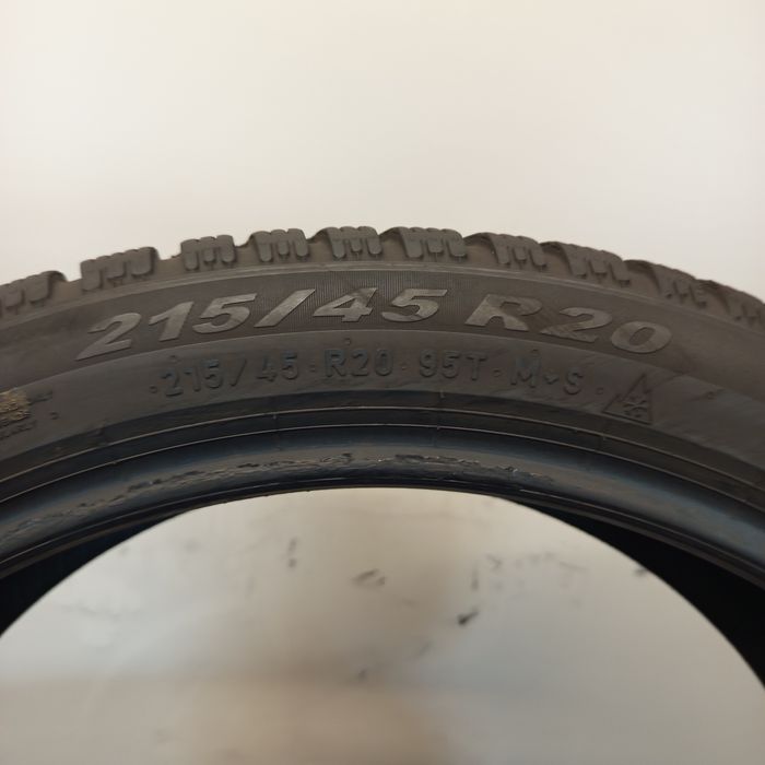 215/45R20 Pirelli Winter 2 Cinturato