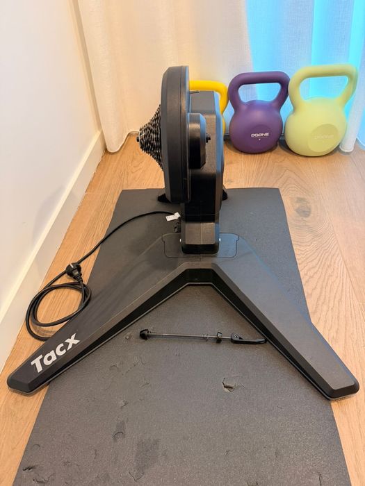 Tacx Flux S Smart + Cassete + Apoio de Roda