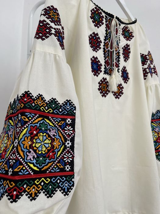 Жіноча вишиванка
