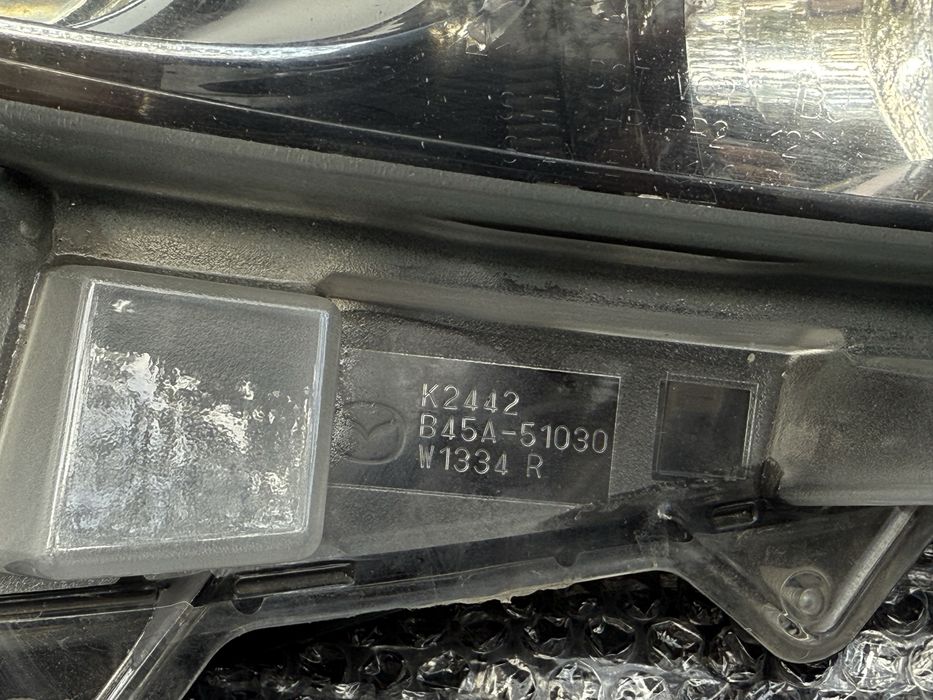 Права фара на Mazda 3 2013-2016 рік, ідеальний стан