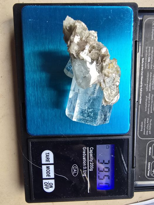 Akwamaryn naturalny duży kryształ, kamień , minerał