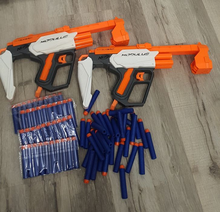 Dwa pistolety - wyrzutnie nerf plus strzałki