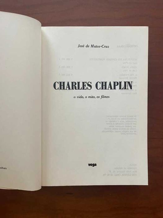 "Charles Chaplin - A vida, o mito, os filmes" de José de Matos Cruz