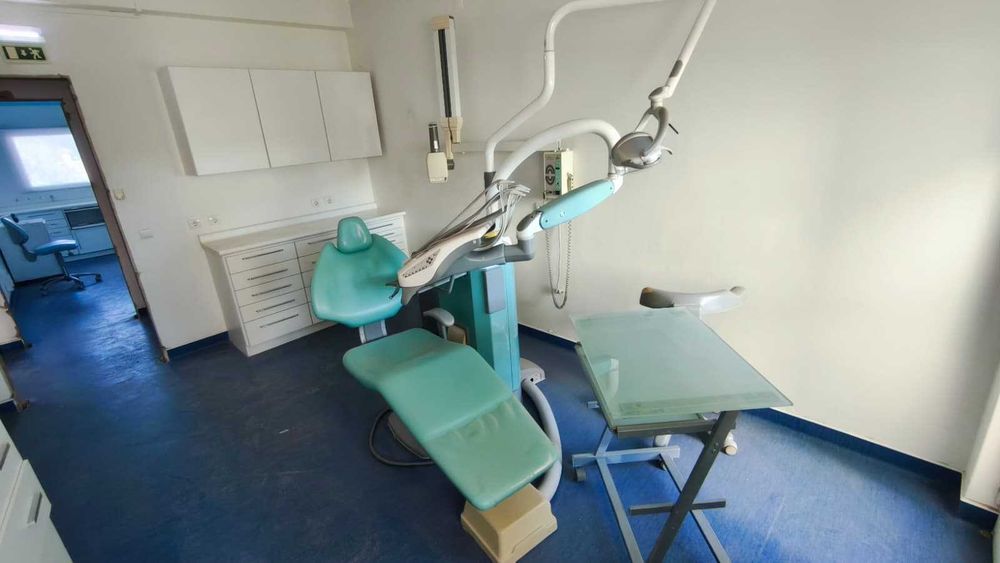 Equipamento / Unidade Dentária Completa (Cadeira + Braço Técnico + Foco)