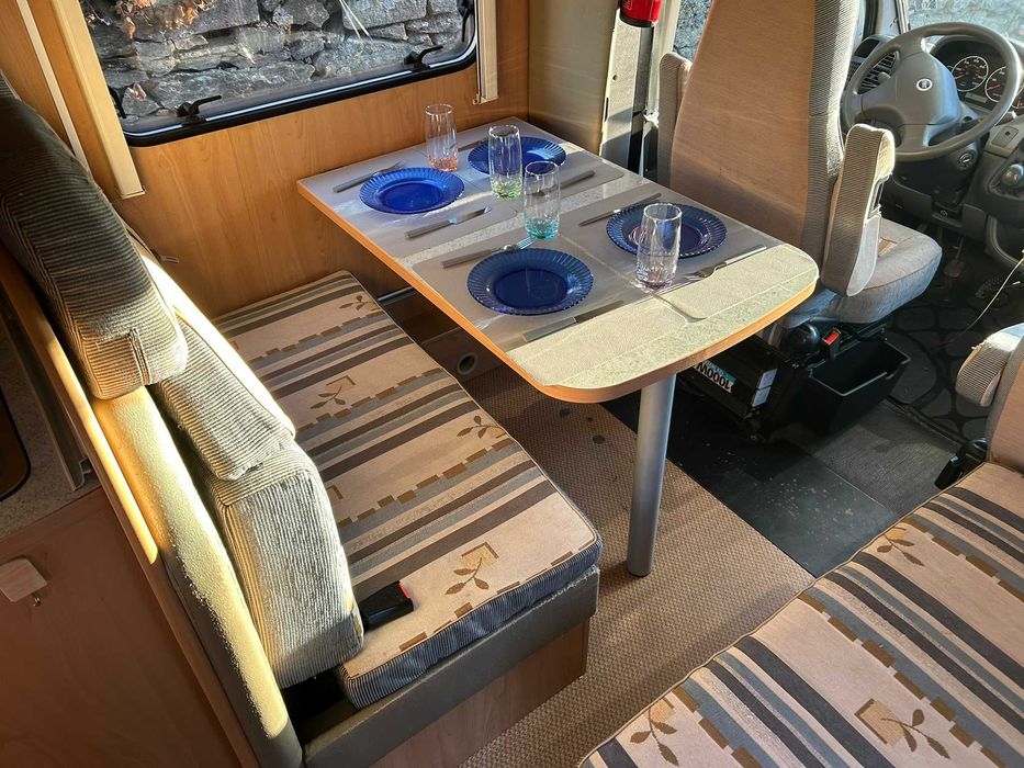 Aluguer Autocaravana 4 pessoas / 6 dormidas