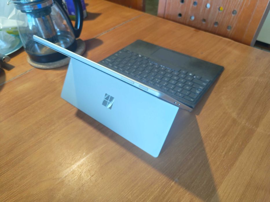 Microsoft Surface Pro 11 Snapdragon X Plus 16gb ram
