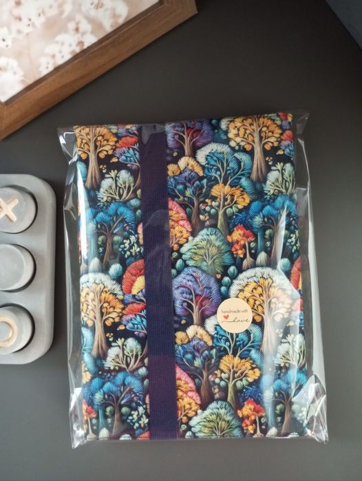 Otulacz na książki, etui, okładka.