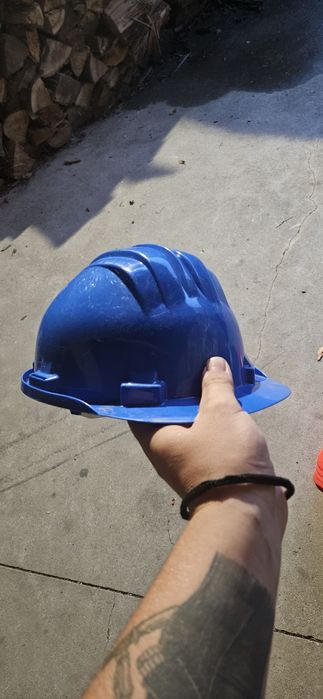 8 capacetes obras