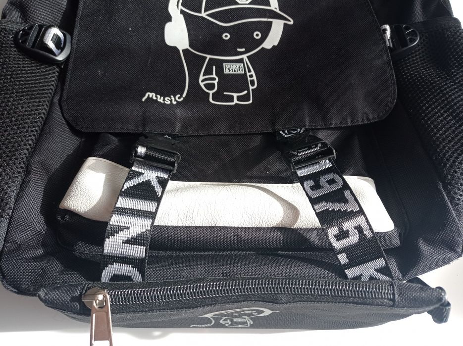 Plecak młodzieżowy Music z wyjściem USB i na słuchawki