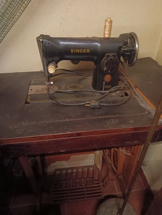 Vendo máquina de costura Singer