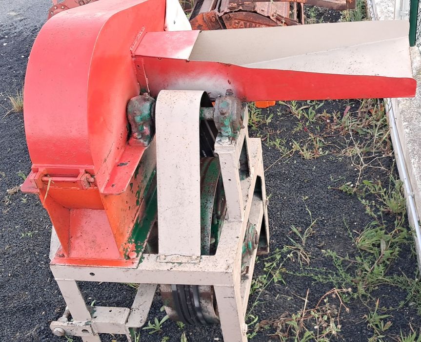 Biotriturador ou triturador para acoplar a trator