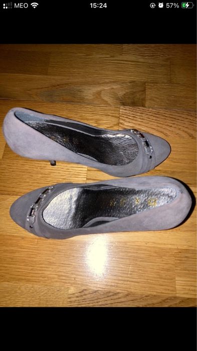 Saltos altos cinzentos