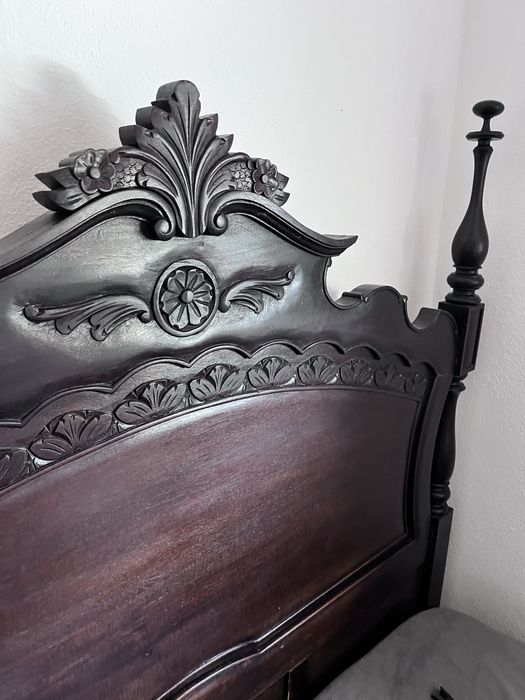 cama antiga de madeira