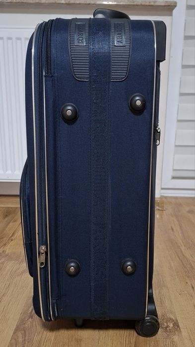 Walizka podróżna na kółkach – granatowa, lekka, duża  60×40×20 cm