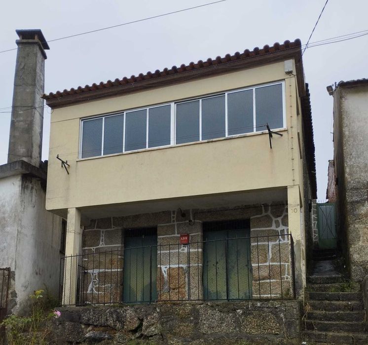 Alugo casa ou quartos