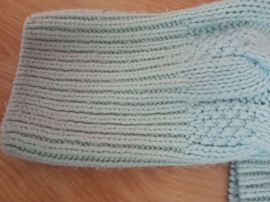 Sweter , jak nowy .
