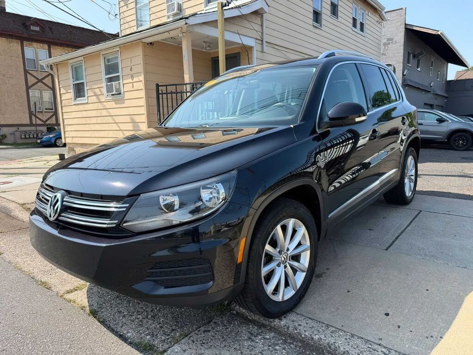 Volkswagen Tiguan      2016
