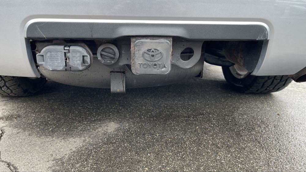 Toyota Sequoia 2012 год