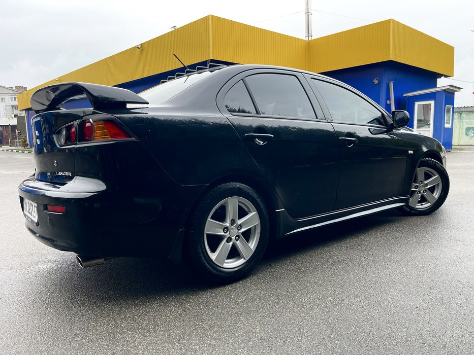Mitsubishi Lancer продаж