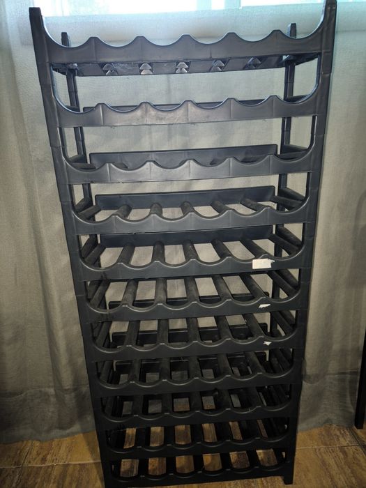 Garrafeira modular em PP (66 garrafas)