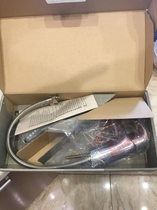 Смеситель на умывальник Hansgrohe