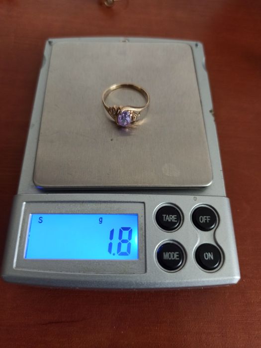 Złoty pierścionek z fioletowym oczkiem 585 pr Komunia