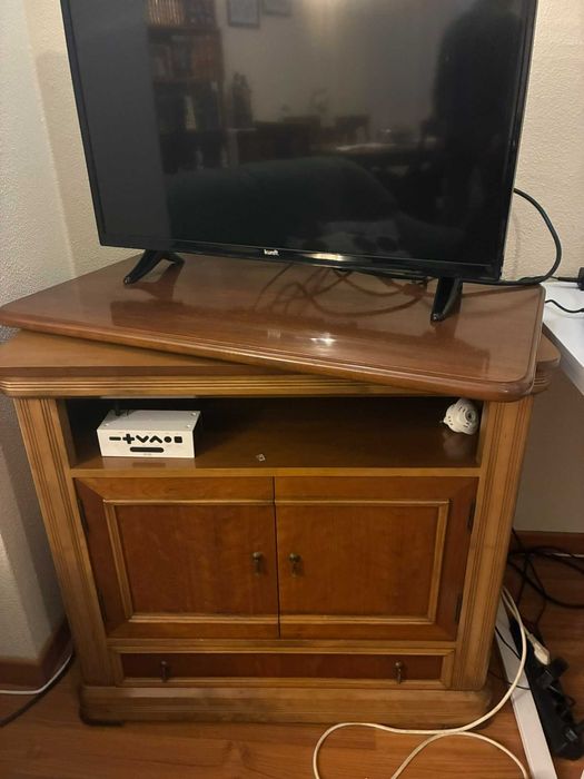 [COMO NOVO] móvel para televisão, com topo rotativo, em madeira maciça