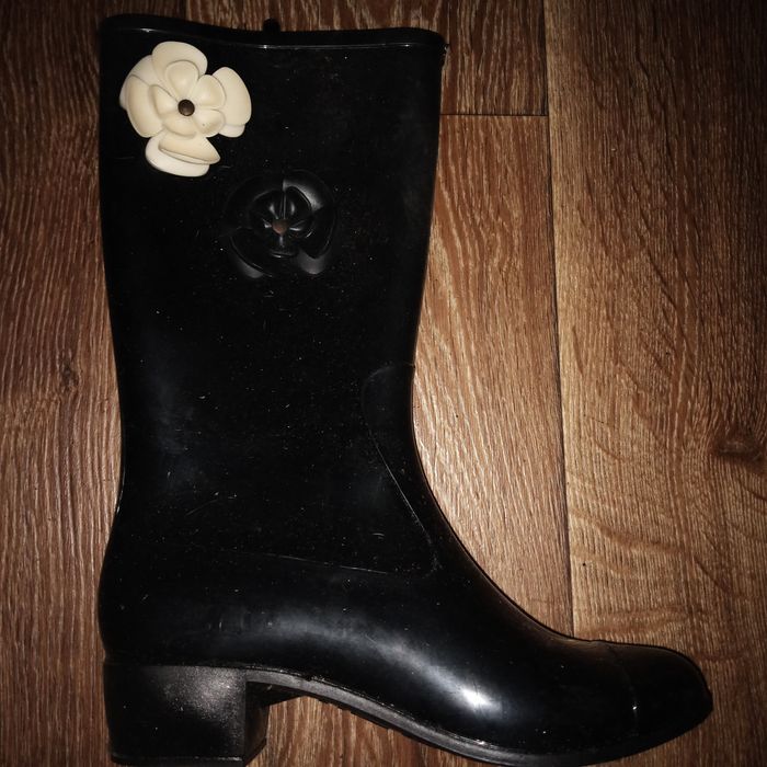 Продам чобітки жіночі