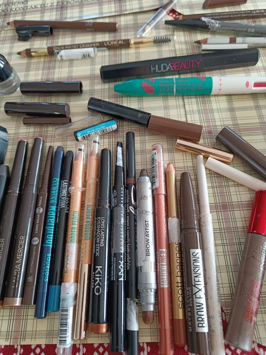 Kredka do brwi oczy konturówka eyeliner Maybelline nyx kiko loreal