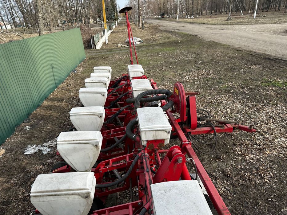 Сівалка пневматична VEGA-8 «Червона Зірка», 8 рядків, точного висіву