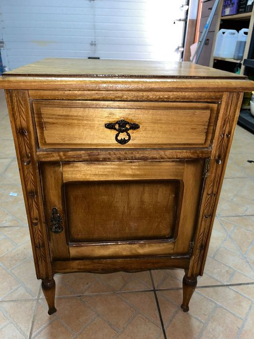 Mesas de cabeceira antigas