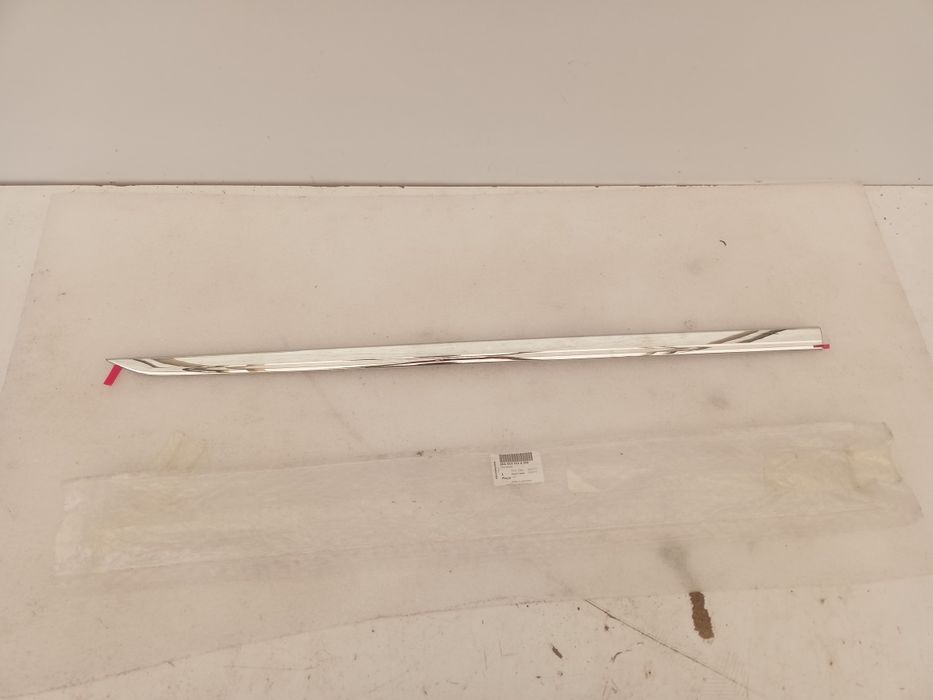 VW Tiguan II 2 5NA 15- listwa chrom drzwi prawy przód prawa przednia