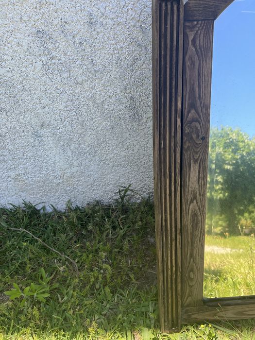 Espelho Antigo em Madeira Maciça Escura – Estilo Clássico- para restauro