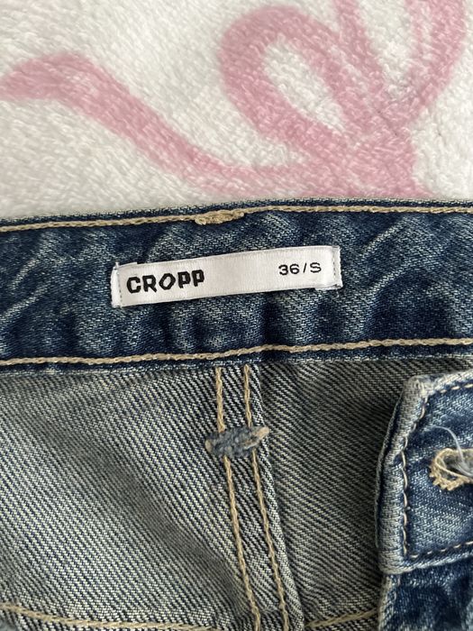 Baggy джинси,з середньою посадкою.Є невеликий дефект внизу штанини