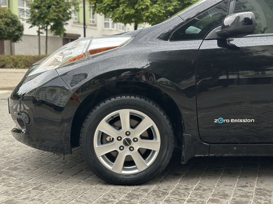 Продам Nissan Leaf 2017