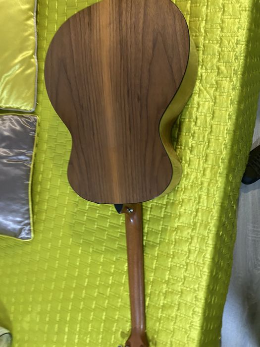 Guitarra TAYLOR modelo 114e