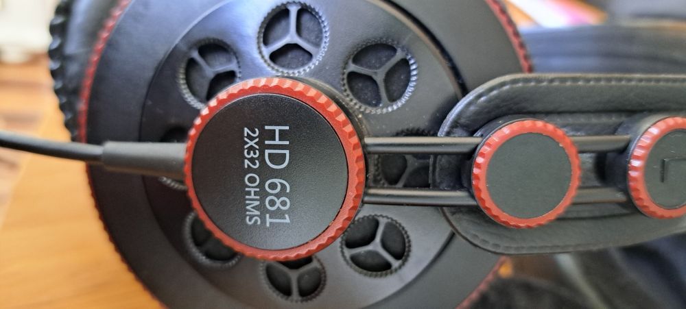 Sluchawki SUPERLUX HD681