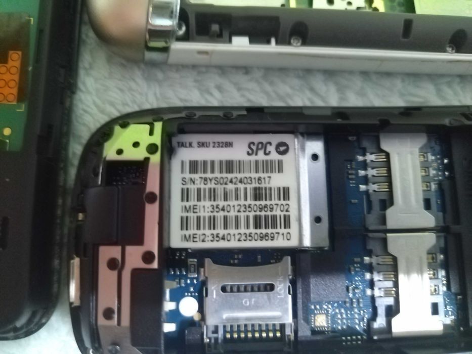 Telemóveis Nokia, SPC e Maxcom.