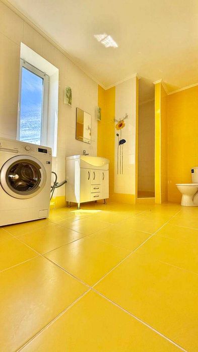 Продам гарний будинок, двоповерховий+чердак, в с. Новосілки