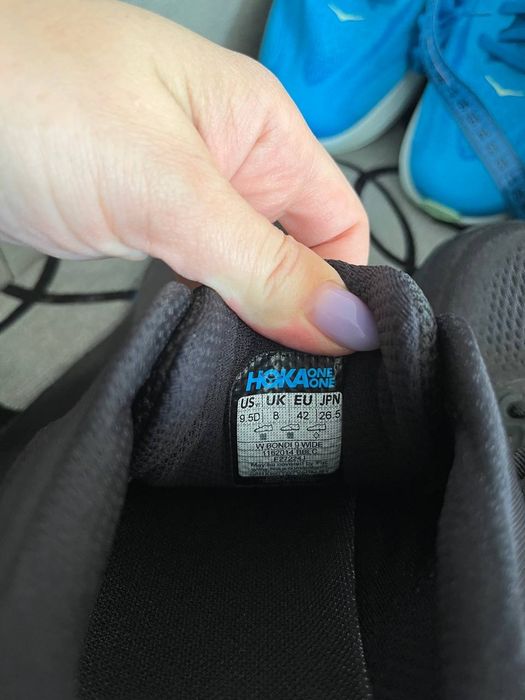 Продам жіночі кросівки Hoka