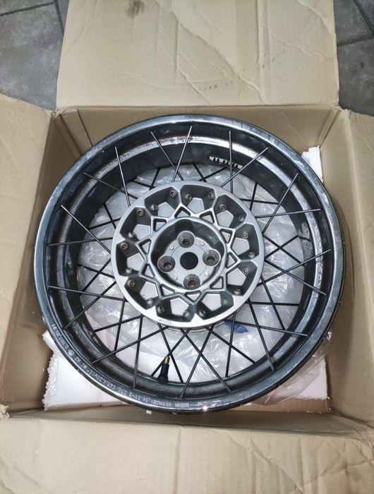 Roda Raiada cromada de origem BMW R1200C de 2001
