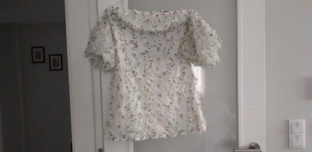 Blusa com folhos em verde e branco