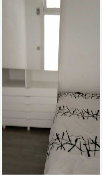 Arrendo quarto em bom estado mobilado.