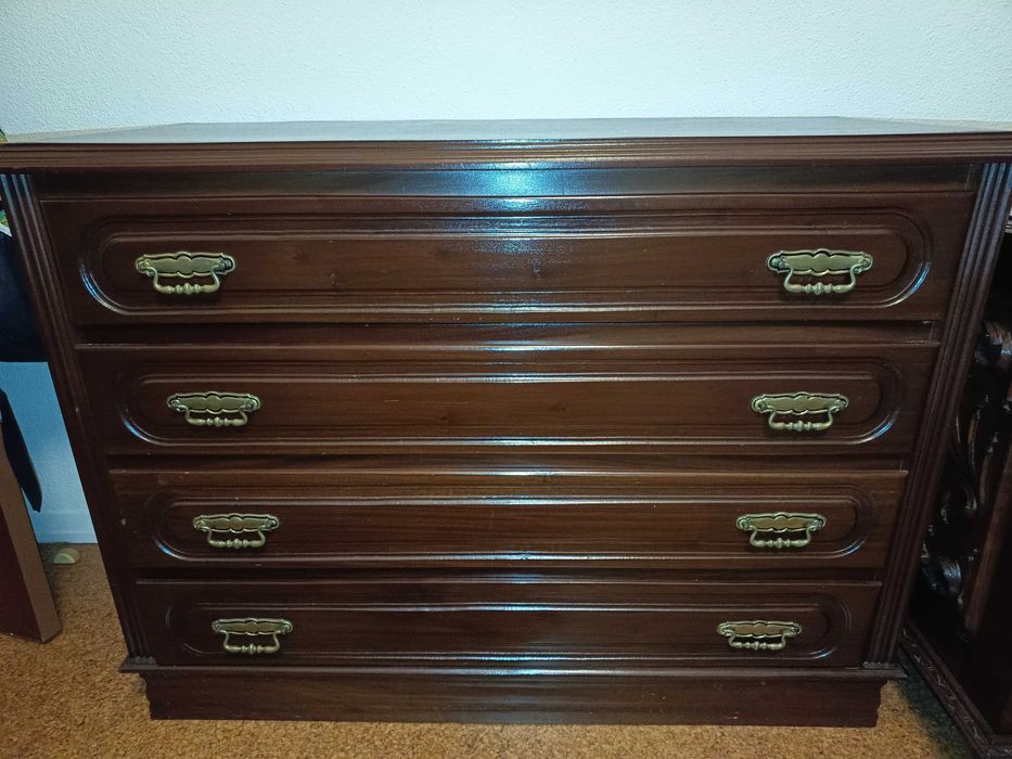 Roupeiro, cómoda e 2mesas de cabeceira