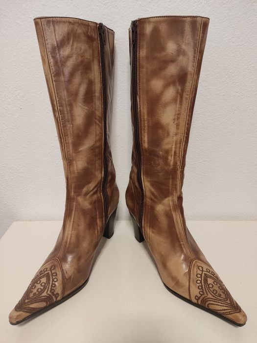 Botas em pele de mulher