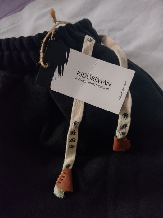 Nowe spodnie dresowe